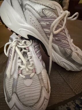 Riddell White and Pink Women's Athletic Sneakers